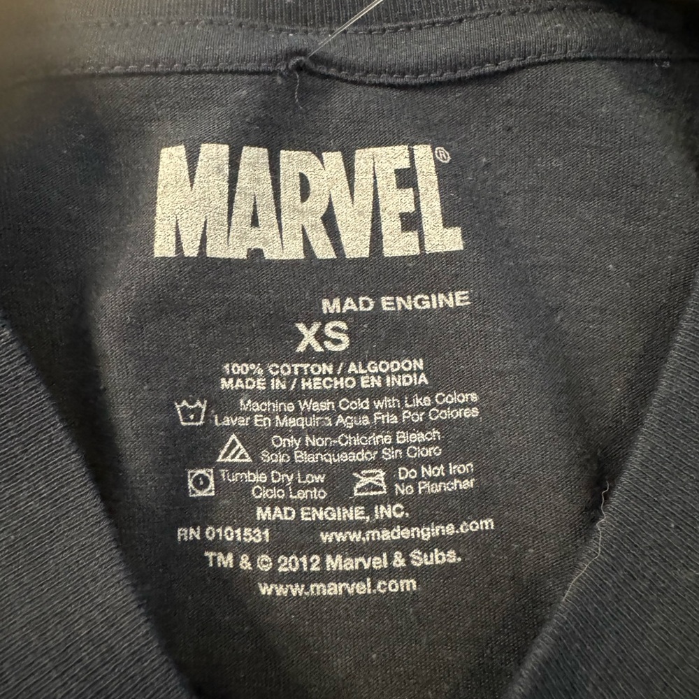 Hot Topic Marvel tshirt - Picture 3 of 6